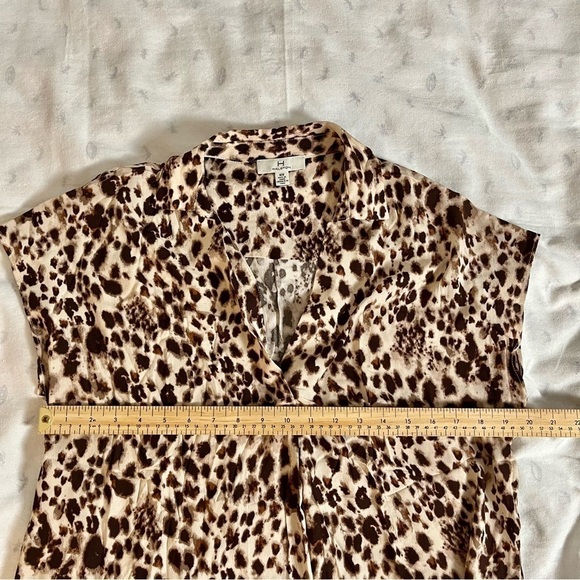 H by Halston Animal Print V-Neck Blouse – Brown & Cream, Collared, Size Medium - Picture 12 of 13